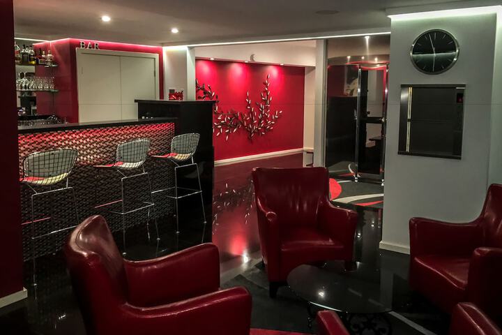 Lounge 29 of 38