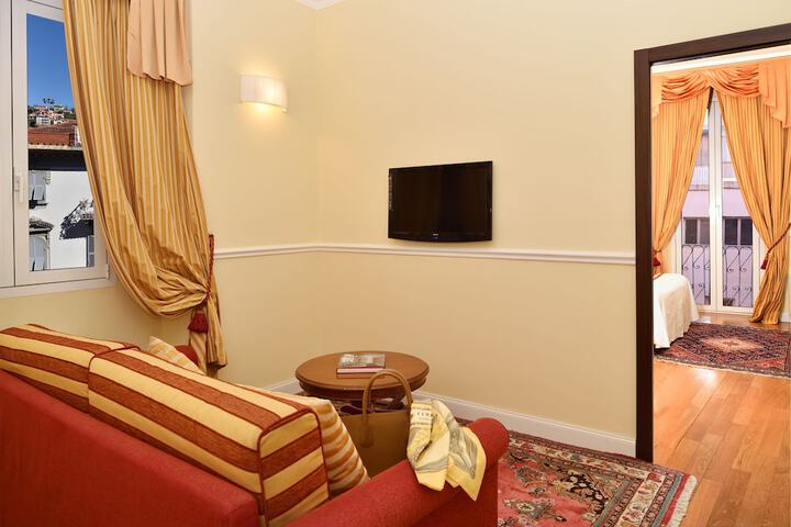 Room 8 of 40