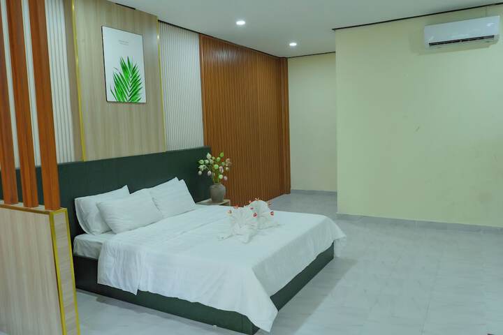Room 9 of 18