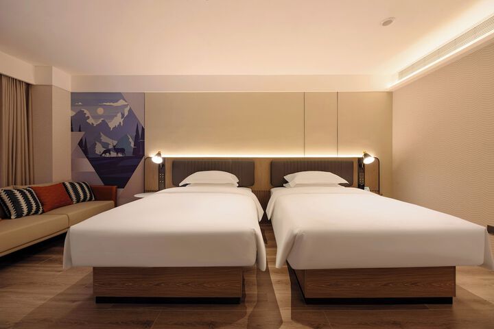 Room 43 of 127