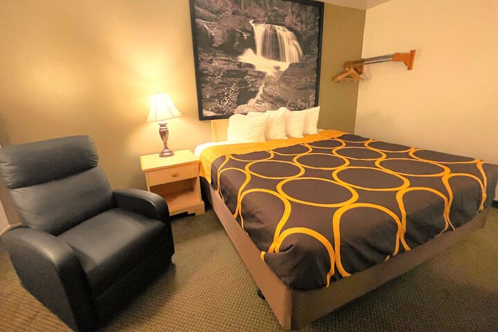 Room 27 of 46