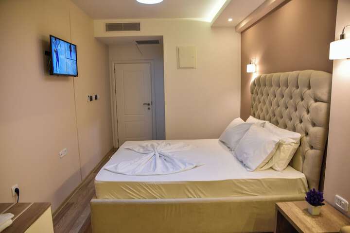 Room 9 of 46