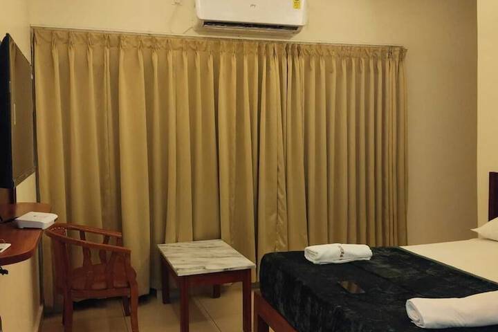 Room 9 of 18
