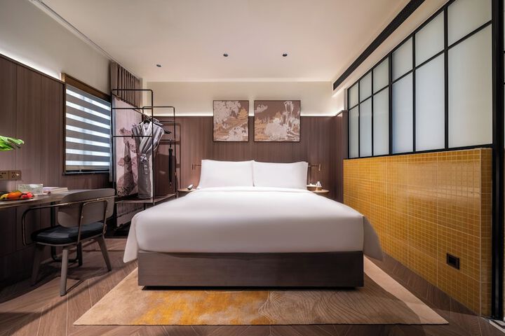 Room 37 of 141