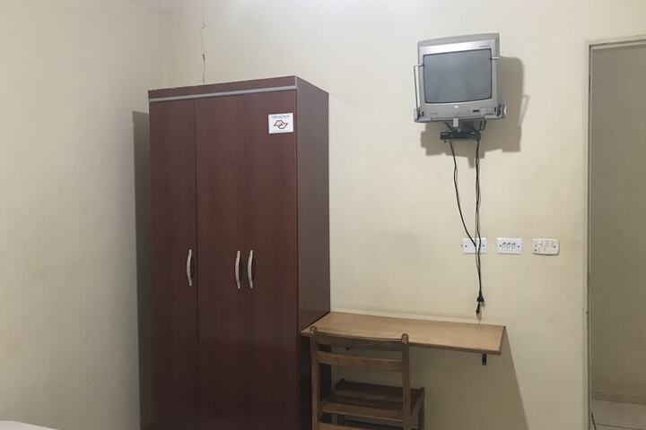 Room 9 of 32