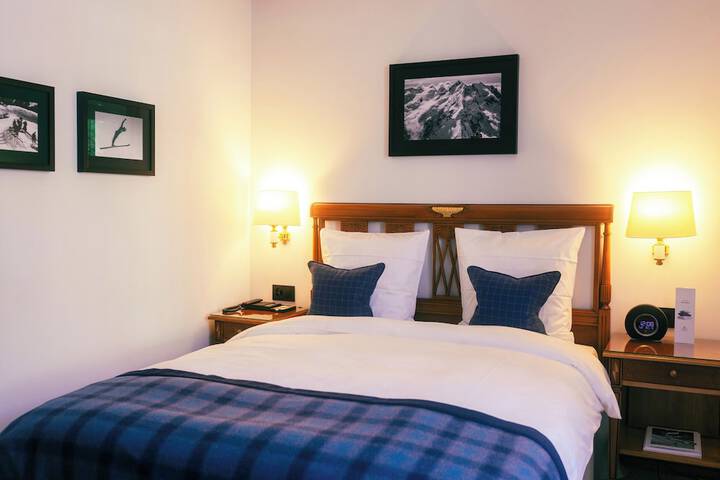 Room 34 of 208