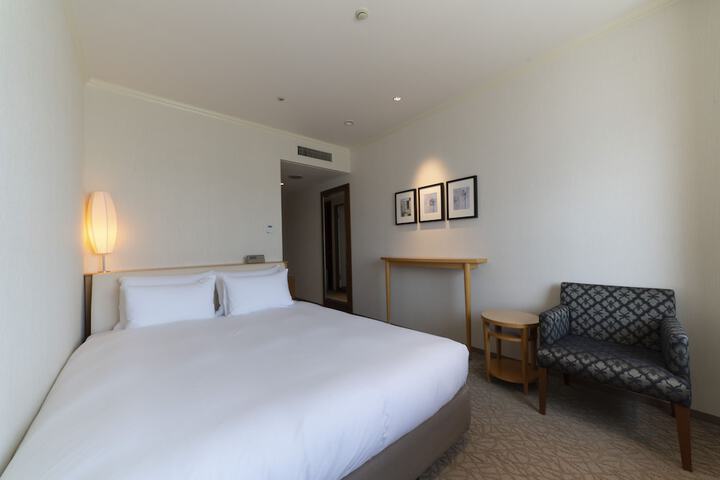 Room 12 of 94