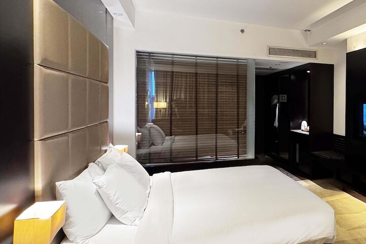 Room 22 of 74