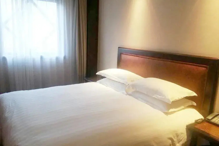 Room 4 of 25