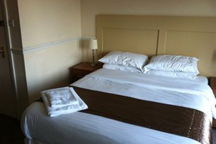 Room 2 of 8