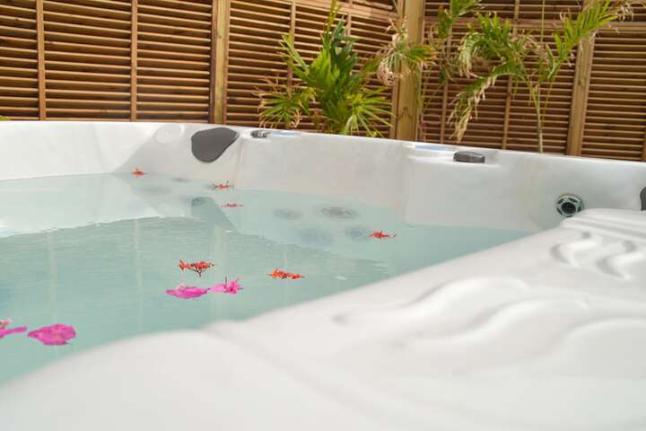 Hot Tub 23 of 41