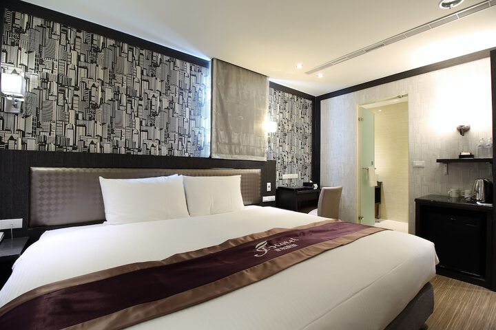 Room 28 of 64