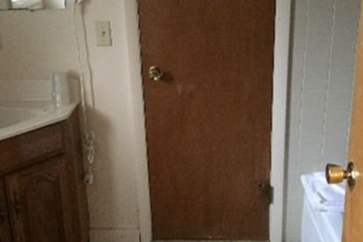 Room 27 of 182