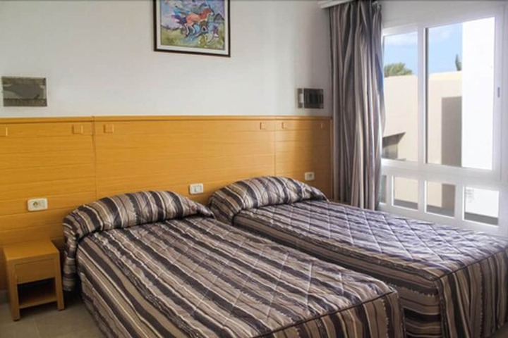 Room 4 of 30