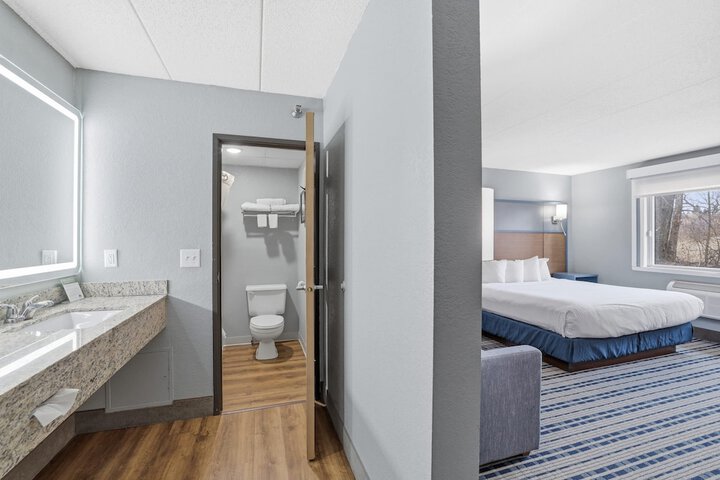Room 32 of 70