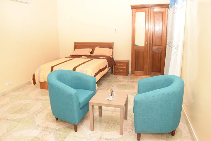 Room 2 of 9