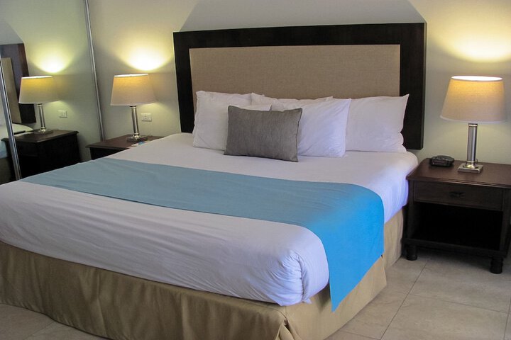 Room 6 of 33