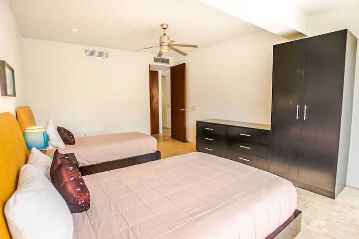 Room 2 of 96