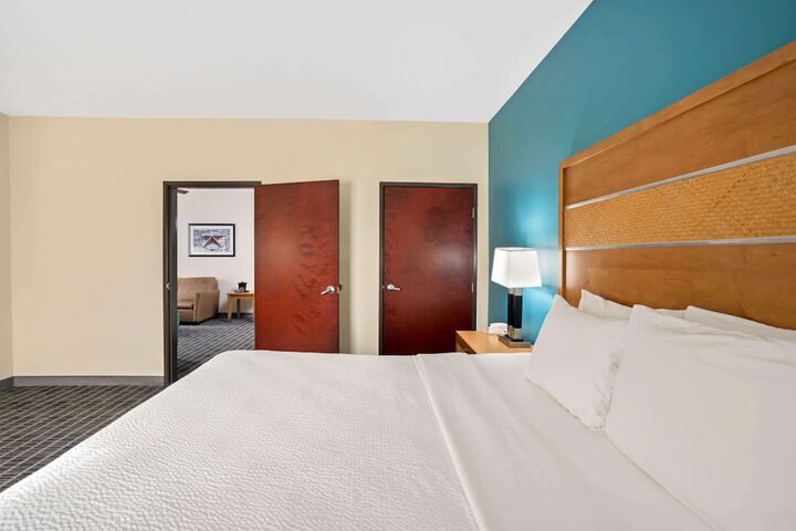 Room 16 of 40