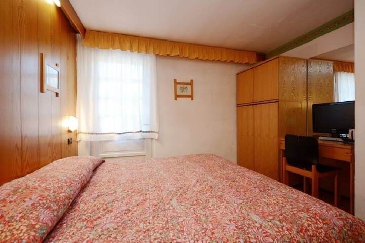 Room 9 of 21
