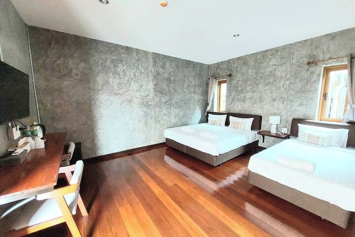 Room 10 of 36