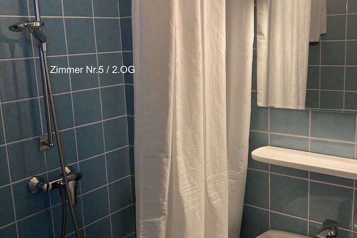 Room 45 of 106