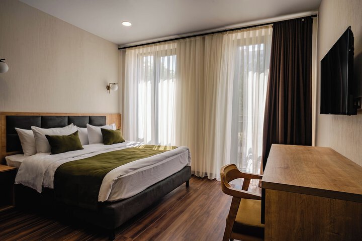 Room 32 of 72