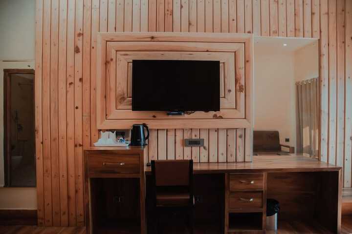 Room 4 of 17