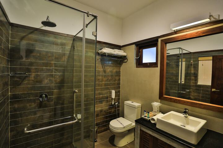 Room 4 of 37
