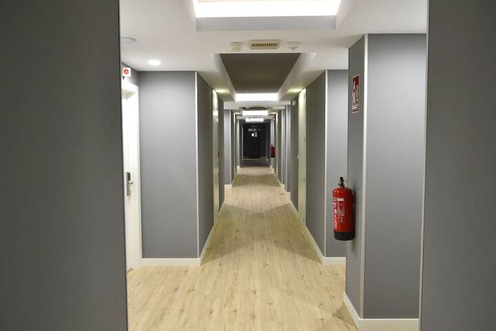 Ballroom/Hall 35 of 40