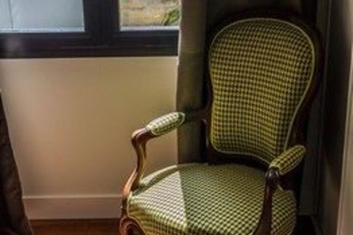 Room 27 of 33