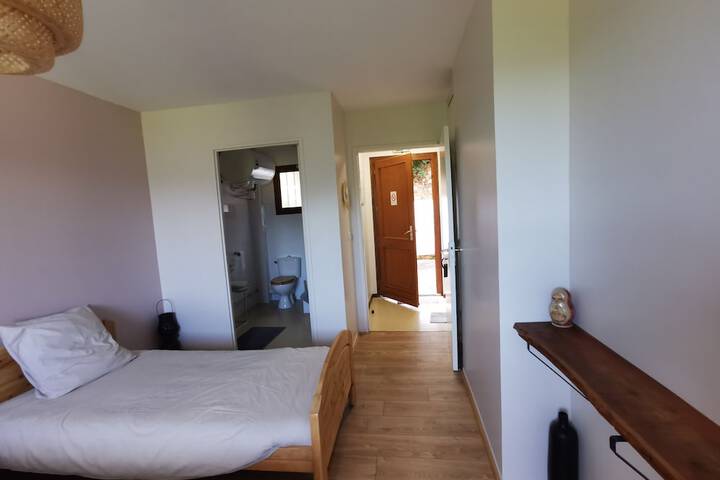 Room 10 of 124