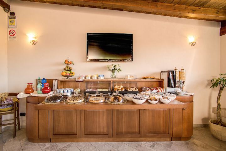 Breakfast/Coffee Service 75 of 119