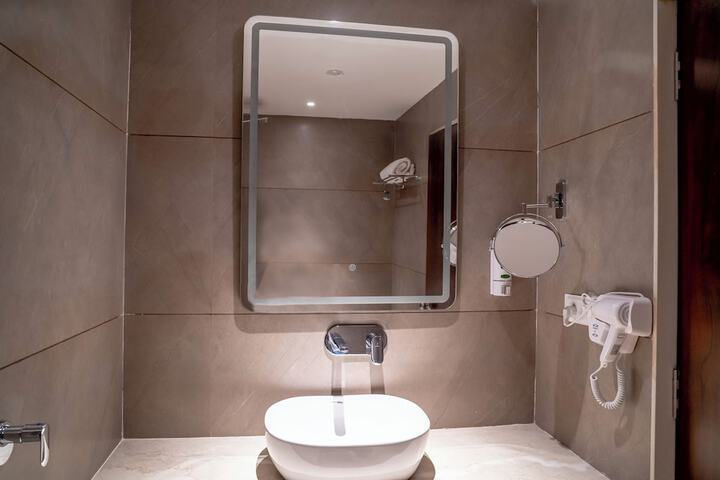Room 16 of 19