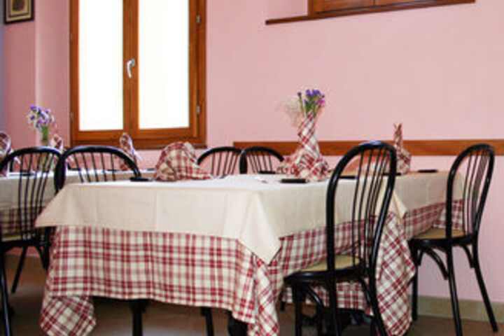 Dining 49 of 51