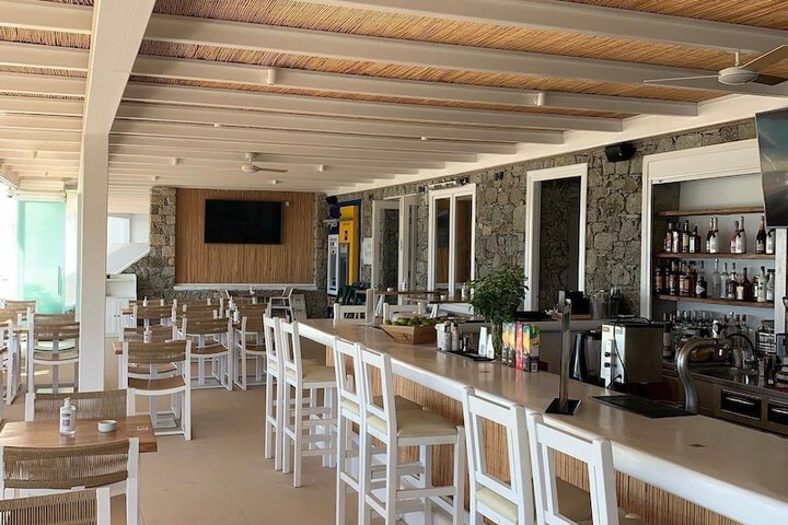 Lounge 106 of 144