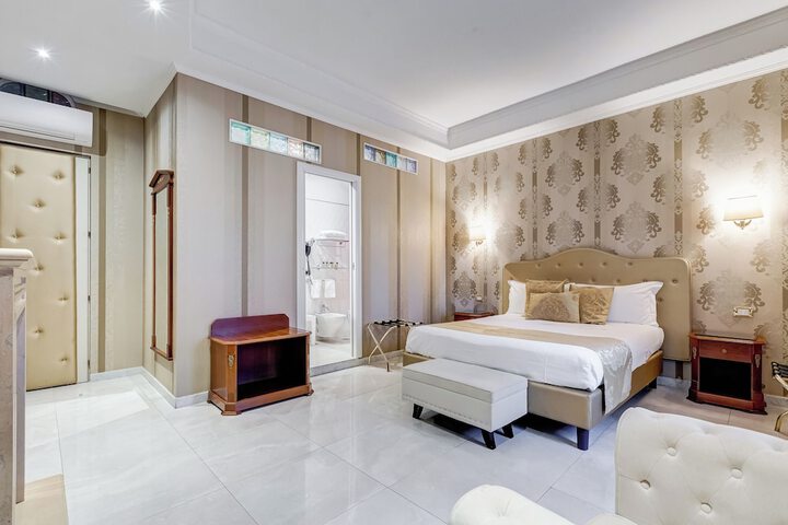 Room 7 of 106