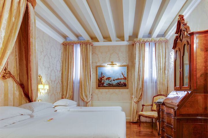 Room 21 of 107