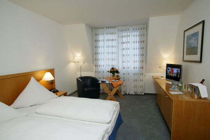 Room 3 of 16