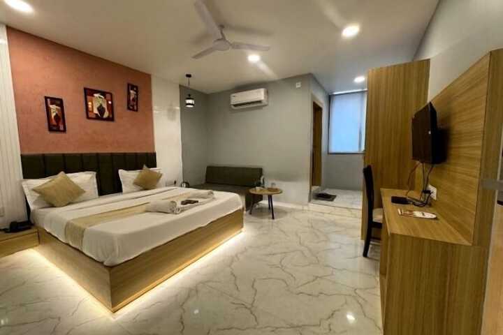 Room 13 of 17