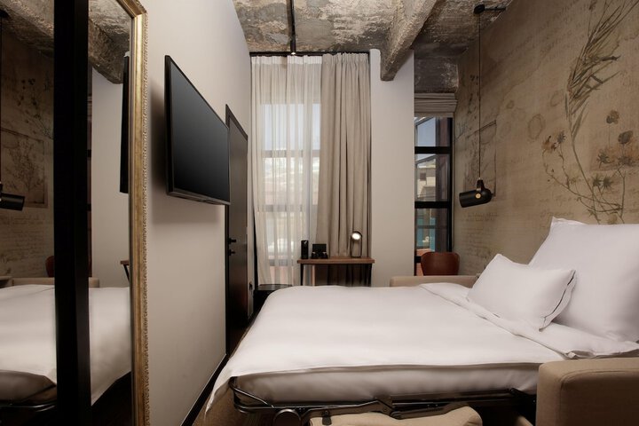 Room 12 of 63