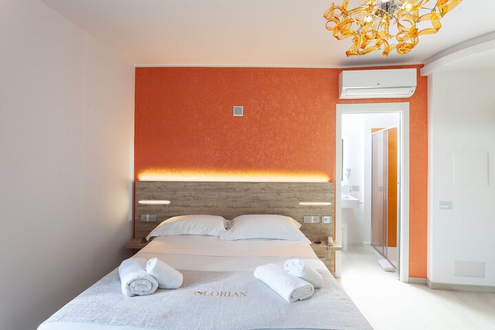 Room 6 of 27