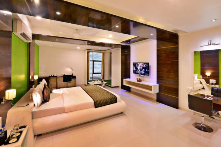 Room 12 of 43