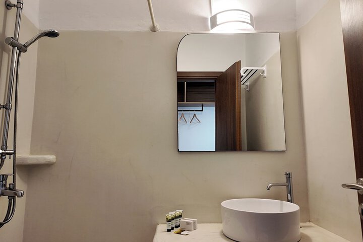 Room 16 of 33