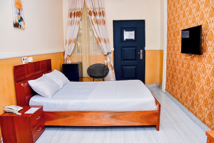 Room 12 of 28
