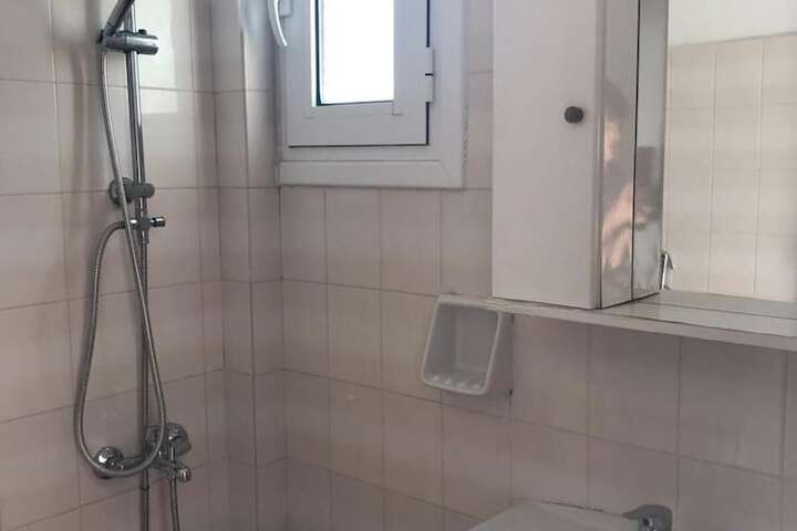 Room 28 of 68