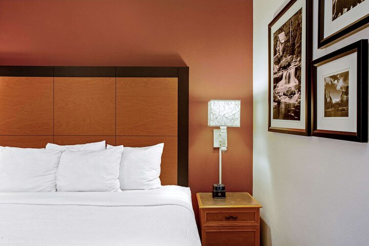 Room 15 of 79