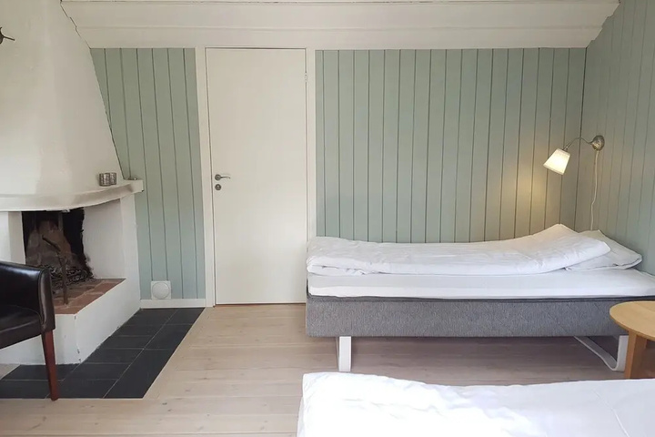 Room 2 of 17