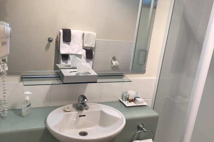 Room 42 of 60