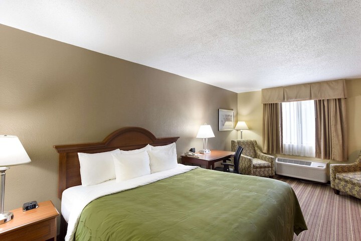 1 King Bed (9 of 14)